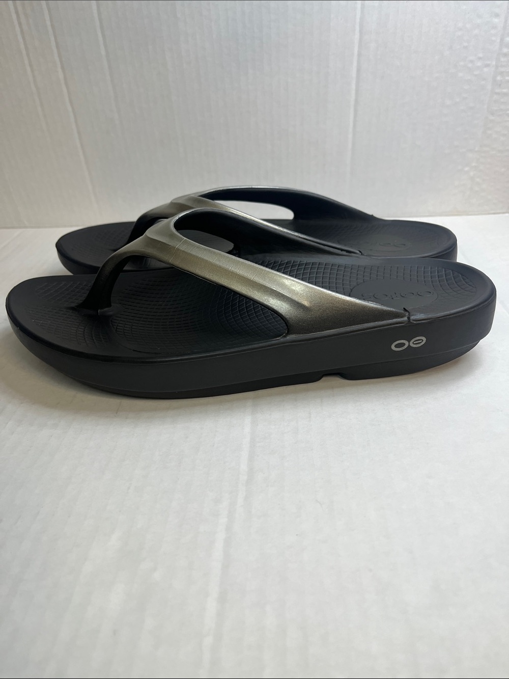 OOFOS Women's Black Flip Flop Sandals with Metallic Silver Straps - Picture 7 of 12
